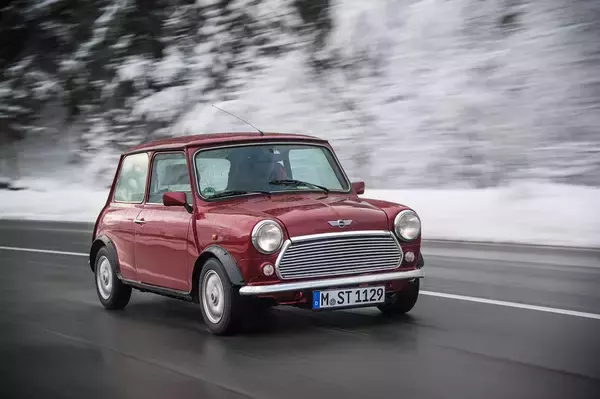 「ミニに500にNSX！　昔の名車の名を引き継ぐリバイバル車はドコを引き継ぎ何が違うのか？」の画像