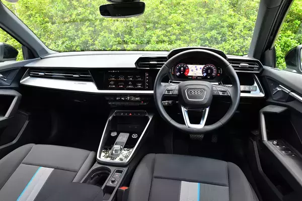 「【試乗】次元の高さを見せつけられた！　新型アウディA3の「偉大なるベーシック」と「スポーツカーばり」のS3」の画像