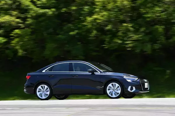 「【試乗】次元の高さを見せつけられた！　新型アウディA3の「偉大なるベーシック」と「スポーツカーばり」のS3」の画像