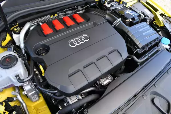 「【試乗】次元の高さを見せつけられた！　新型アウディA3の「偉大なるベーシック」と「スポーツカーばり」のS3」の画像