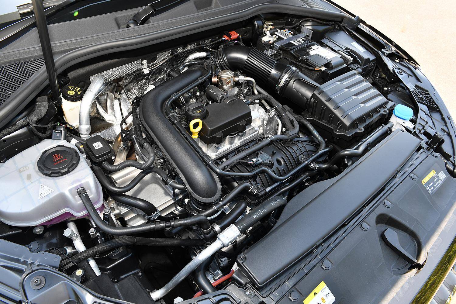 【試乗】次元の高さを見せつけられた！　新型アウディA3の「偉大なるベーシック」と「スポーツカーばり」のS3