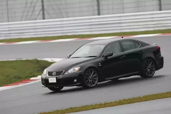 「走れば「嫌なこと」など全部吹っ飛ぶ！　たった200万円で買える「スカッと爽快」な走り系中古車４選」の画像