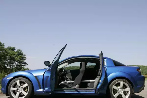 「走れば「嫌なこと」など全部吹っ飛ぶ！　たった200万円で買える「スカッと爽快」な走り系中古車４選」の画像