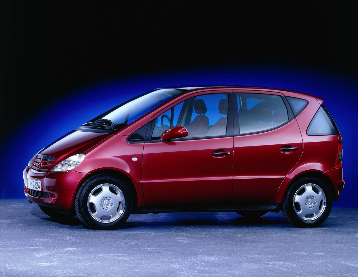 Ａ・Ｂ・Ｃと続くが「Ｄがなく」てＥ？　メルセデス・ベンツの車名に「抜け」がある謎