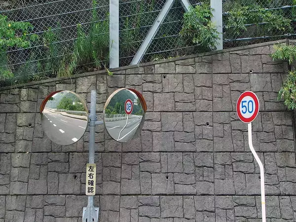 「単に「動画を落とす」のが早くなるだけじゃなかった！　5G通信が「クルマ社会」に与える強大なインパクトとは」の画像