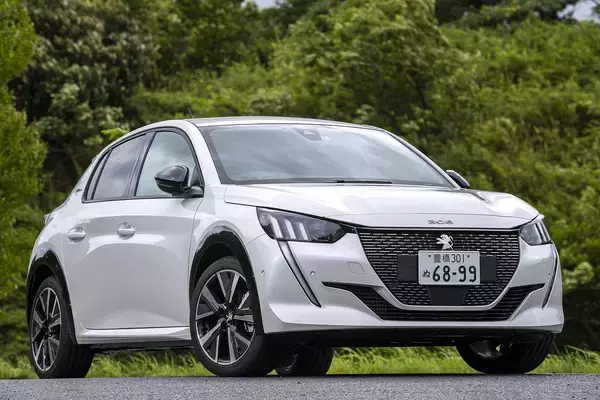 愛車のシートに座るだけで「至福」の時！　感動すら覚える「インテリア」をもつ輸入車５選