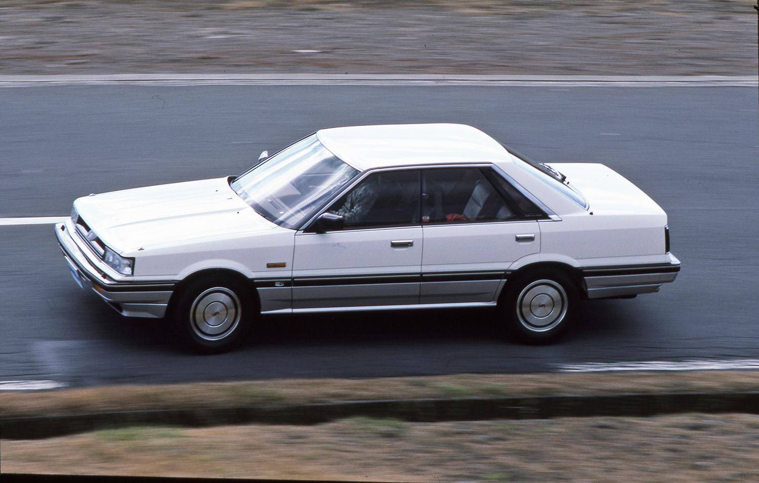 いま思えば「謎の流行」！　ハイソカーブーム時代の機能性無視の「豪華絢爛リヤシート」たち