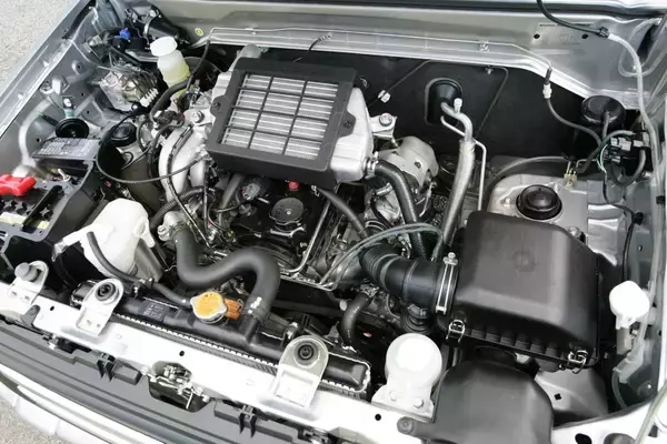 「「ここまでやるか」とレーシングドライバーが唖然！　昭和＆平成に登場した「本物すぎる」軽自動車とは」の画像