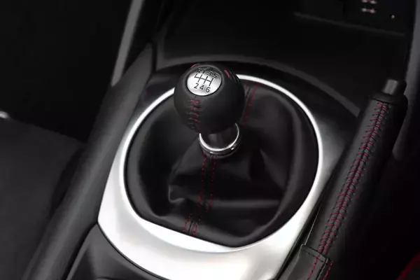 「昭和世代にしか通じない「ダブルクラッチ」とはどんな運転テクニック？」の画像