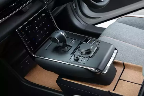 「乗れば「環境意識」がビンビンに高まる！　地球にも人にも優しいサステイナブルなクルマ３選＋α」の画像