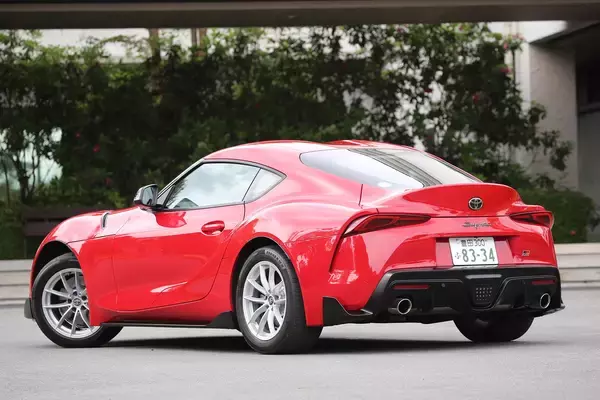 「トップグレードが強烈すぎて「日陰」の存在！　「非力なエンジン」でもじつはスゴイ「廉価グレード」スポーツ４台」の画像