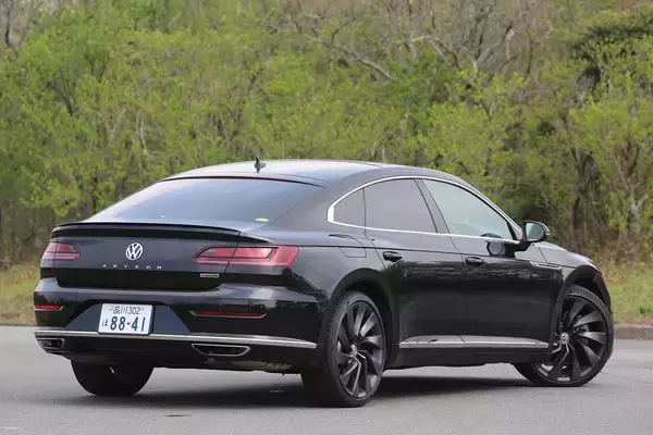 「美しすぎるボディラインの虜になる！　アフロディーテばりの「色気ムンムン」クルマ５選」の画像