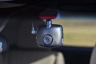 ユーザーやディーラーからの「反対」も！　これだけ普及しても「ドラレコ」が標準装備化されないワケ
