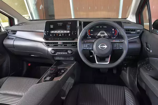 「新型アクアが発売前から早くも危機感！　「オーラ」という思わぬ強敵の存在」の画像