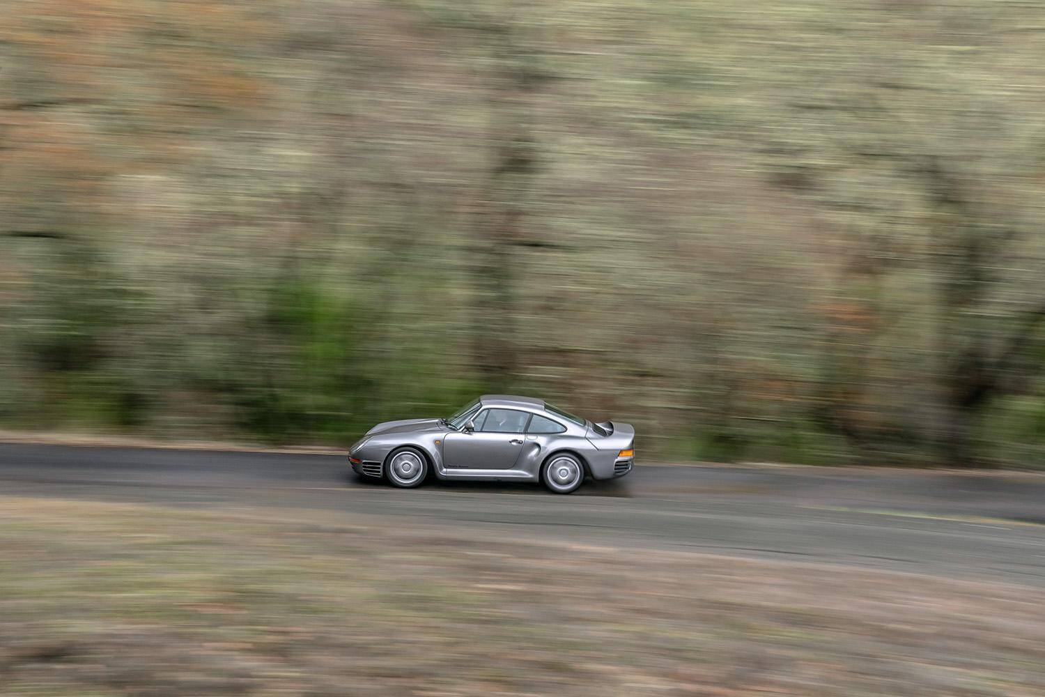 ポルシェが生んだ伝説の「怪物」！　「959」の正体とは