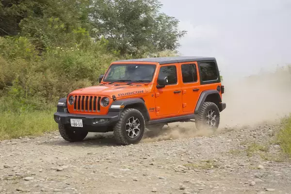 「ジワリ根を張る「キャデラック」＆「シボレー」に絶好調「Jeep」！　フォードは撤退するも日本でアメ車が生き残れる戦略の妙」の画像