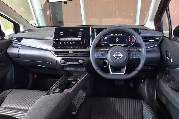 「過去には「失敗だらけ」の小さな高級車！　ノートオーラがもつ「壁」を「打ち破れる」可能性」の画像