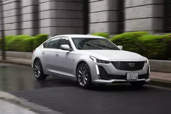 「過去には「失敗だらけ」の小さな高級車！　ノートオーラがもつ「壁」を「打ち破れる」可能性」の画像