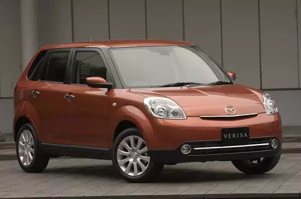 「過去には「失敗だらけ」の小さな高級車！　ノートオーラがもつ「壁」を「打ち破れる」可能性」の画像