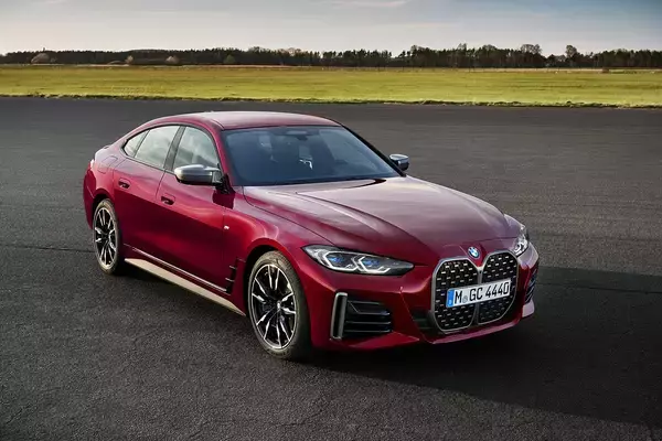 「クーペのエレガントさと４ドアの機能性を持つ人気モデルが新型に！　BMW 4シリーズ グラン クーペが登場」の画像