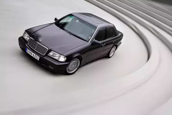 「超絶パフォーマンスの市販車を続々リリース！　ドイツ御三家の「特殊部隊」が強烈だった」の画像