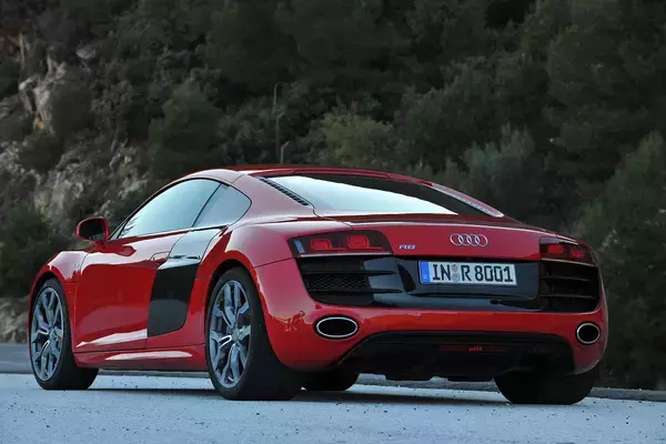 「超絶パフォーマンスの市販車を続々リリース！　ドイツ御三家の「特殊部隊」が強烈だった」の画像