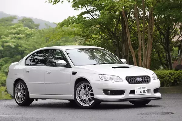 「「飛ばさない」自制心が吹き飛ぶほどの強烈な速さ！　エンジンにまで着手した爆速コンプリートカー５選」の画像