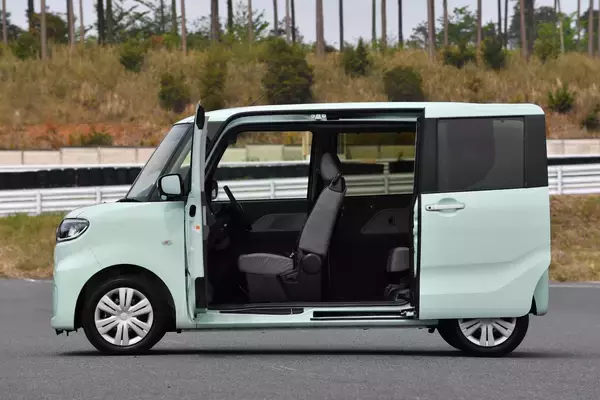 「メーカーの努力不足もある！　ミニバンやSUVの存在だけじゃない「セダン危機」の理由」の画像