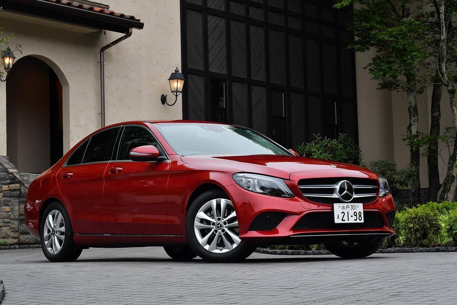 メーカーの努力不足もある！　ミニバンやSUVの存在だけじゃない「セダン危機」の理由