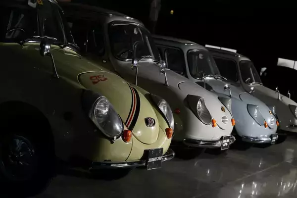 「これぞ日本の「カワイイ文化」！　360cc時代の「キュートすぎる」軽自動車４台にいま乗れる？」の画像