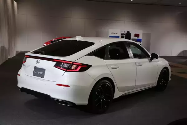 「「スーパー」「ワンダー」……今度は「爽快」！　振り向けば超長寿「累計販売2700万台」超の11代シビックを振り返る」の画像