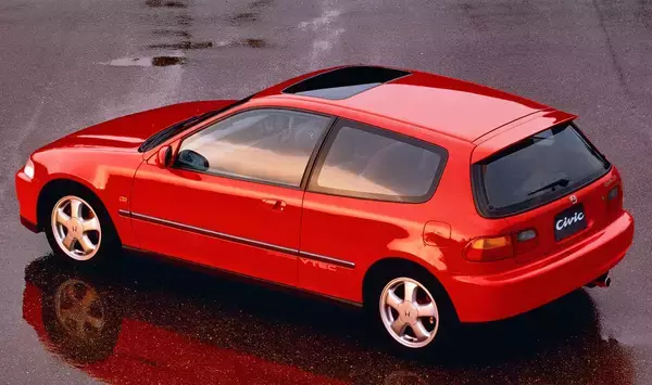 「「スーパー」「ワンダー」……今度は「爽快」！　振り向けば超長寿「累計販売2700万台」超の11代シビックを振り返る」の画像