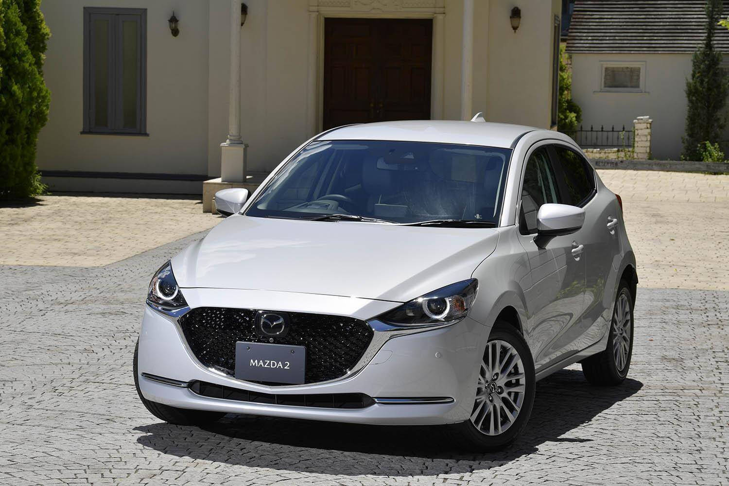 かつて「0.1km/L」の差をアピールしたクルマの「燃費競争」！　最近目立たなくなった理由とは