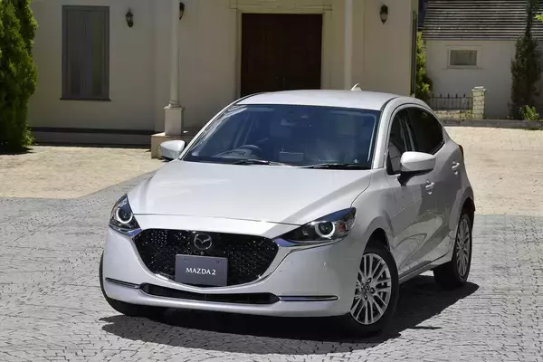 「かつて「0.1km/L」の差をアピールしたクルマの「燃費競争」！　最近目立たなくなった理由とは」の画像