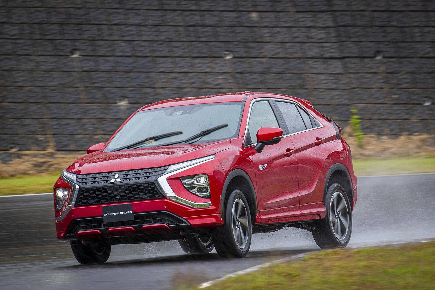 「遅い」けど意のまま感が「気持ちいぃ〜」！　「走る」「曲がる」「止まる」の基本が最高のクルマ４選