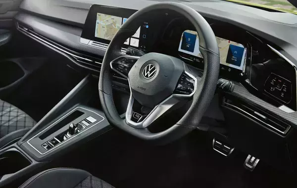 「デジタル＆電動化して安全支援装備も最新に！　ゴルフ ヴァリアントもゴルフ８に進化」の画像