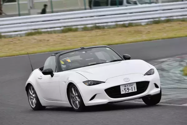 「新型フェアレディＺのライバルは？　発表直前に「脳内対決」３番勝負を行った」の画像