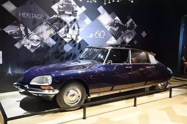 「クルマをあだ名で呼ぶのは日本だけじゃなかった！　「爆弾」「宇宙船」「ゴジラ」などビックリ愛称のクルマ５選」の画像