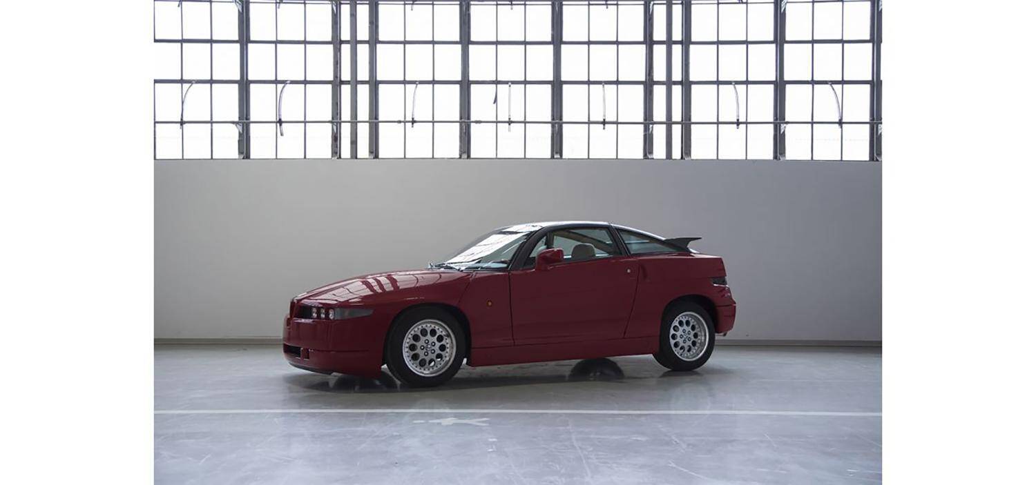 クルマをあだ名で呼ぶのは日本だけじゃなかった！　「爆弾」「宇宙船」「ゴジラ」などビックリ愛称のクルマ５選