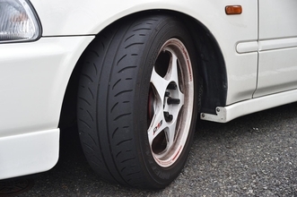 道具で「走り」は変わる！　付けただけで運転が「上手くなる」可能性を秘めたパーツ７選