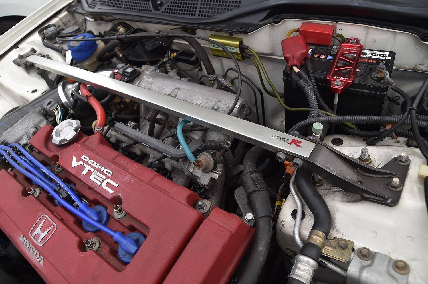 道具で「走り」は変わる！　付けただけで運転が「上手くなる」可能性を秘めたパーツ７選