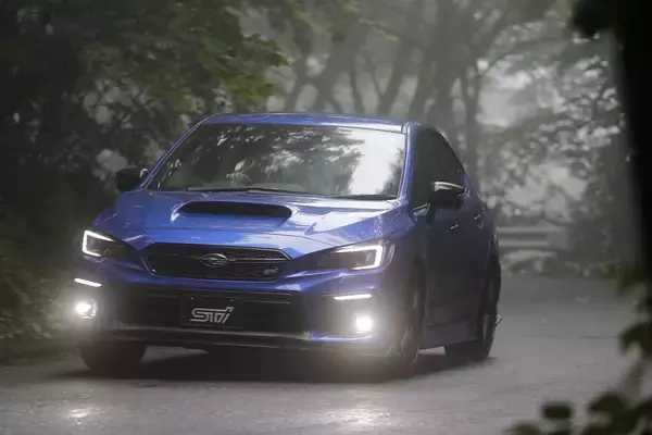 「道具で「走り」は変わる！　付けただけで運転が「上手くなる」可能性を秘めたパーツ７選」の画像