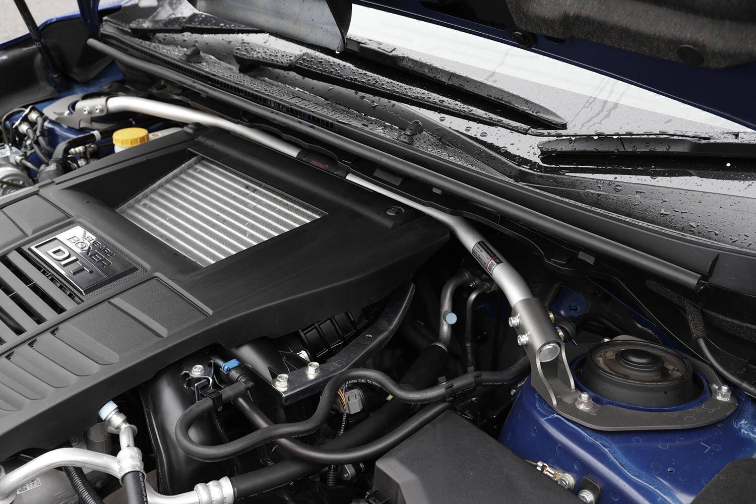 道具で「走り」は変わる！　付けただけで運転が「上手くなる」可能性を秘めたパーツ７選