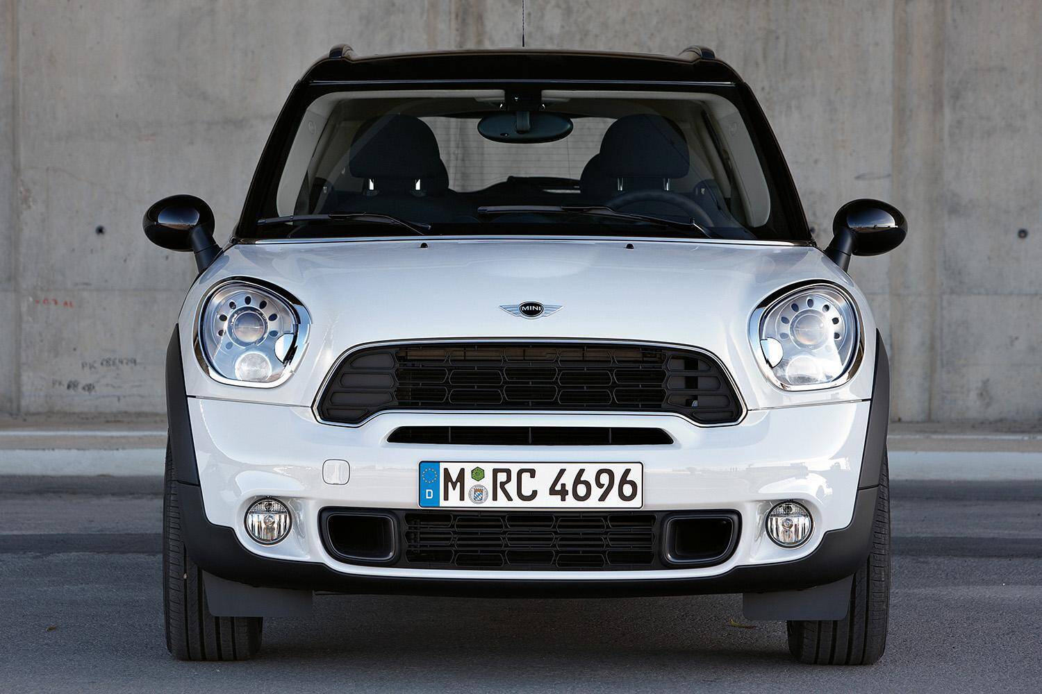 素人目には「ソックリ」！　どれが新しいかわからない「初代から３代目」までのミニの見分け方