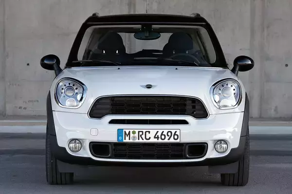 「素人目には「ソックリ」！　どれが新しいかわからない「初代から３代目」までのミニの見分け方」の画像