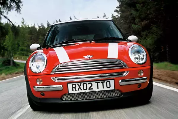 「素人目には「ソックリ」！　どれが新しいかわからない「初代から３代目」までのミニの見分け方」の画像