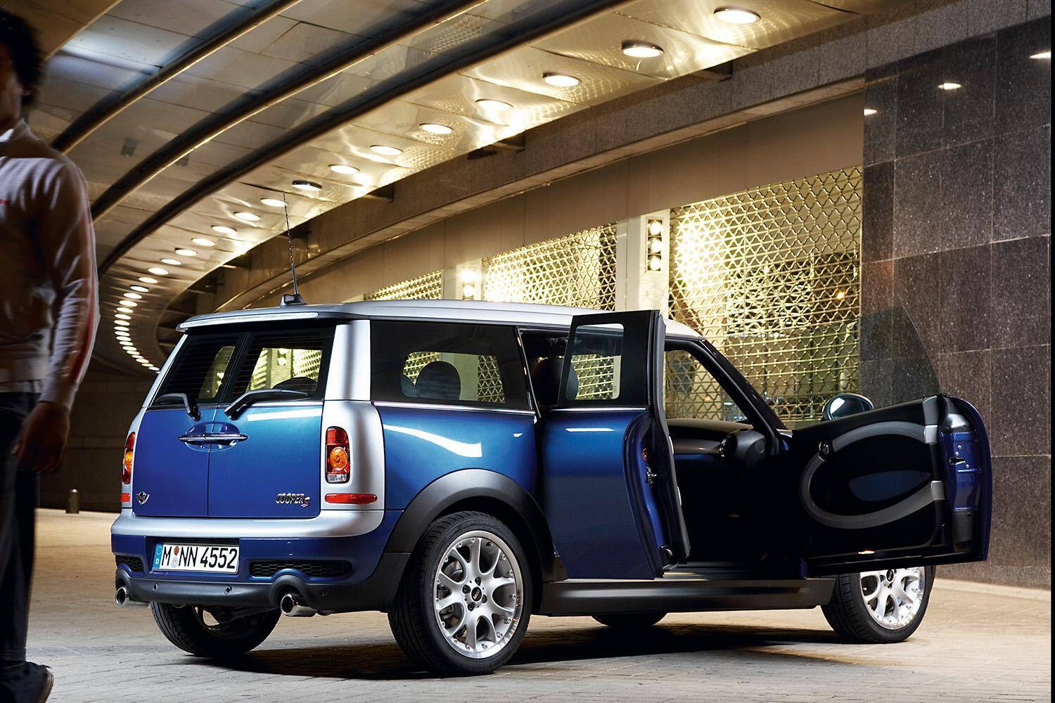 素人目には「ソックリ」！　どれが新しいかわからない「初代から３代目」までのミニの見分け方