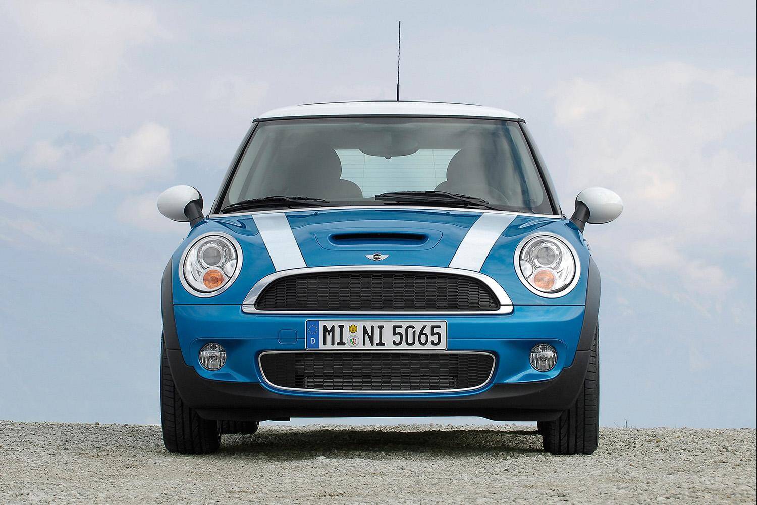 素人目には「ソックリ」！　どれが新しいかわからない「初代から３代目」までのミニの見分け方