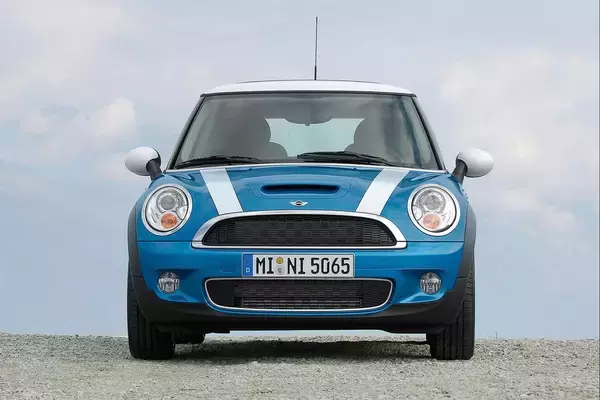 「素人目には「ソックリ」！　どれが新しいかわからない「初代から３代目」までのミニの見分け方」の画像