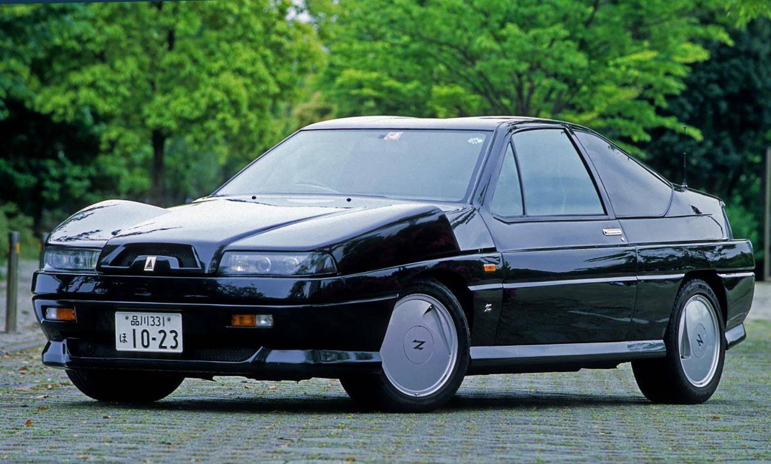 アオられてないのに思わず避けちゃうオラオラ感！　自動車史上に残る「超」強面クルマ４選